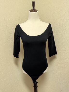 Express Black Off Shoulder Half Sleeve Scoop  Neck Bodysuit Size Medium NWOT